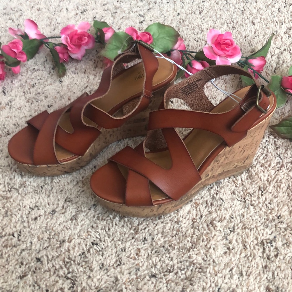 NWT Target Mossimo Megan Strappy Wedges